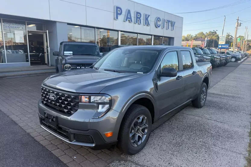 2025 Ford Maverick XLT photo 1