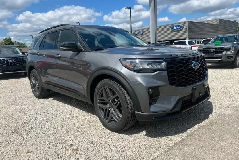 2025 Ford Explorer ST photo 1