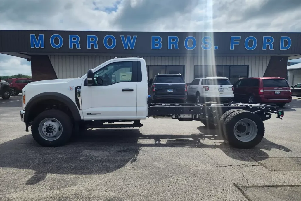 2024 Ford F-600 photo 1
