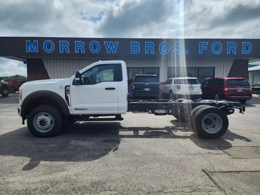 2024 Ford F-600 photo 1