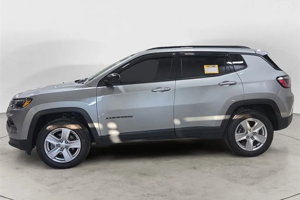 2022 Jeep Compass Latitude photo 1