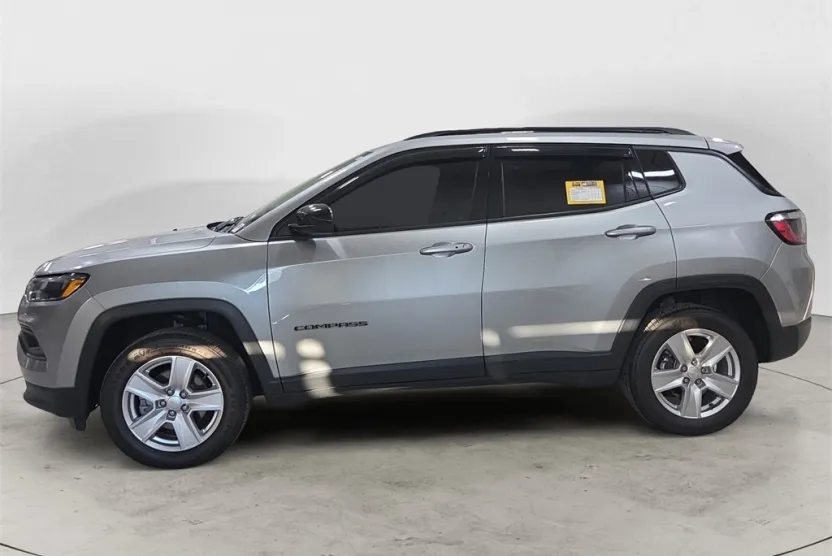 2022 Jeep Compass Latitude photo 1
