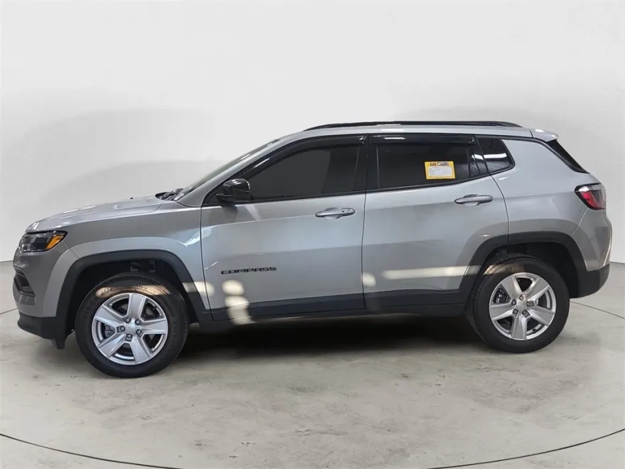 2022 Jeep Compass Latitude photo 1