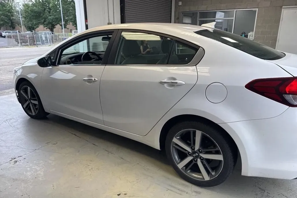 2017 Kia Forte EX photo 1