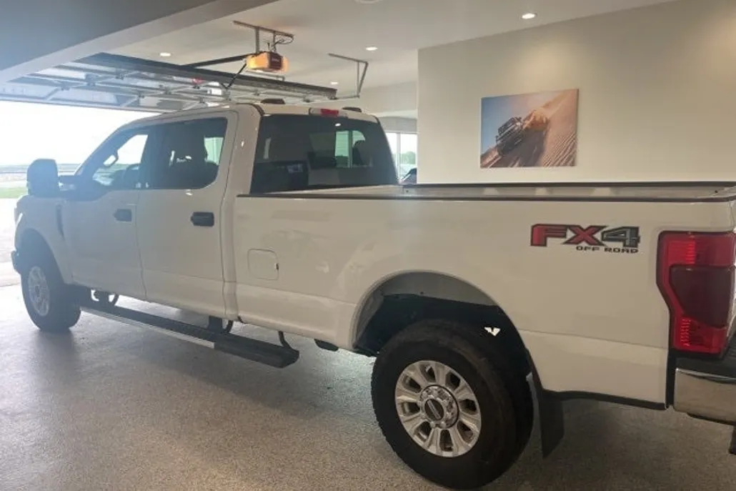 2022 Ford F-350 XLT photo 1
