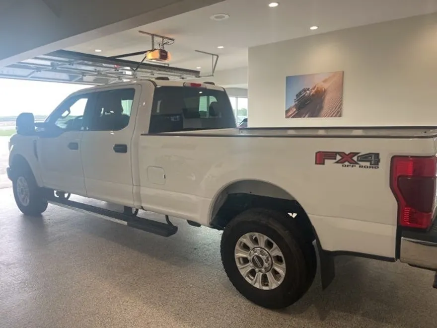 2022 Ford F-350 XLT photo 1