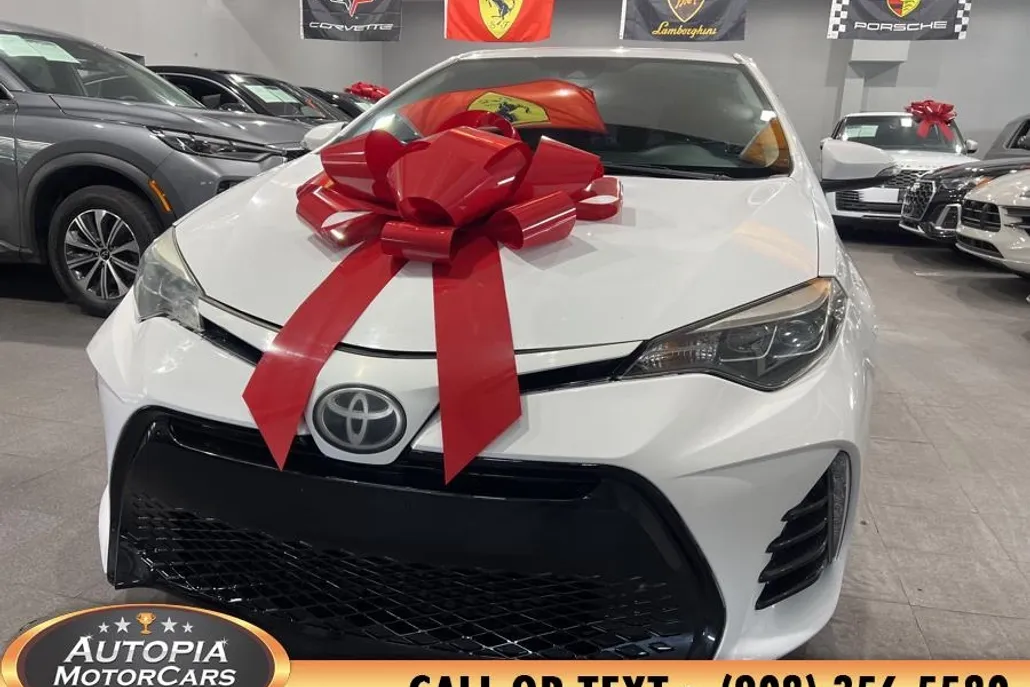 2017 Toyota Corolla SE photo 1