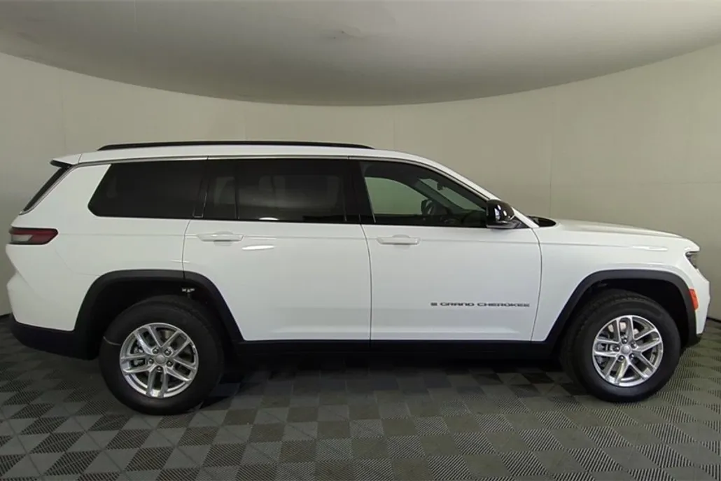 2025 Jeep Grand Cherokee Laredo photo 1