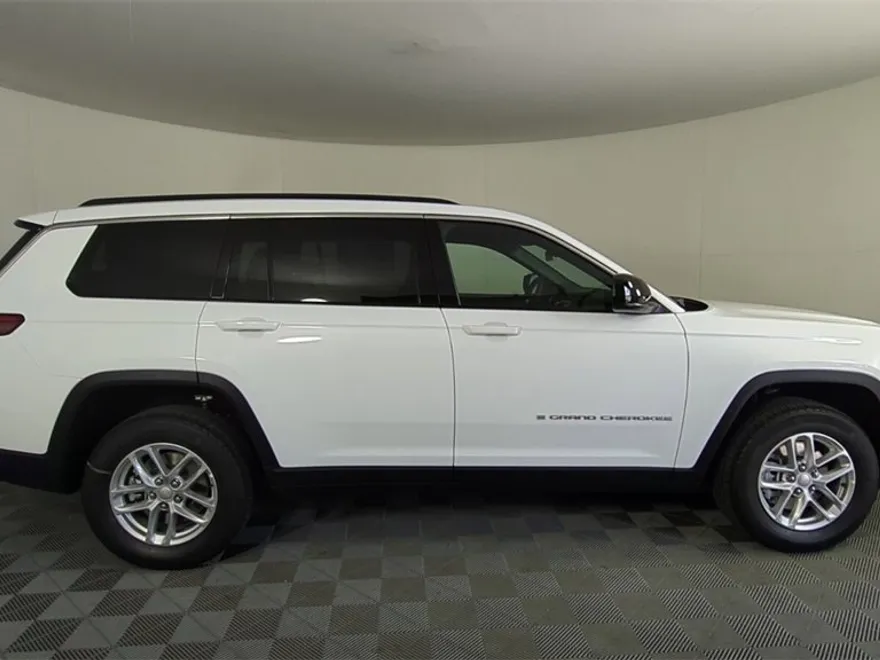 2025 Jeep Grand Cherokee Laredo photo 1
