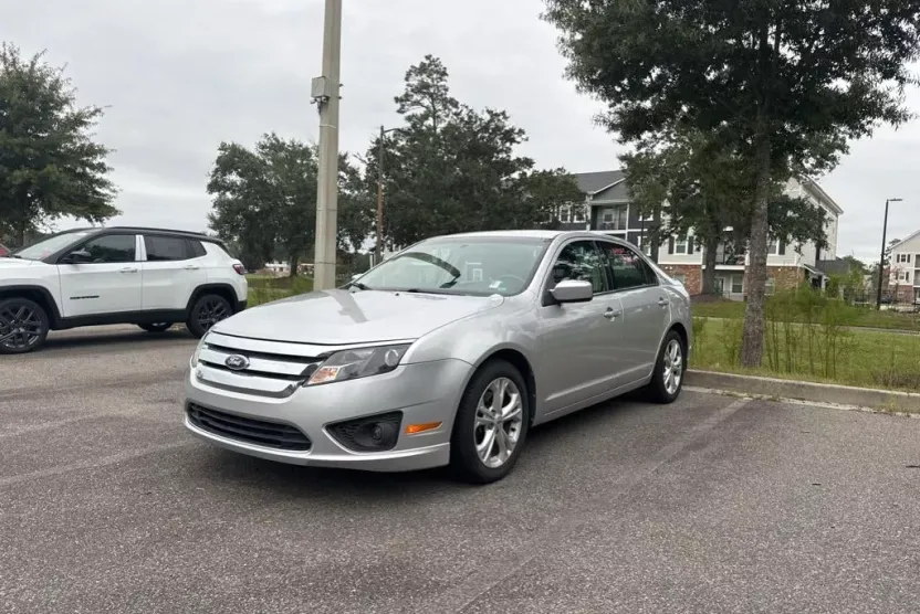 2012 Ford Fusion SE photo 1