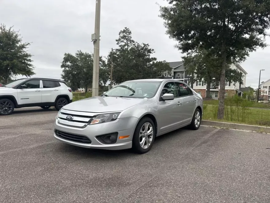 2012 Ford Fusion SE photo 1