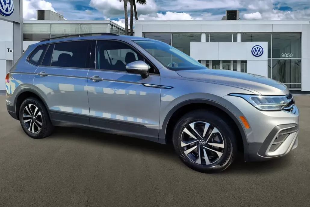 2023 Volkswagen Tiguan S photo 1