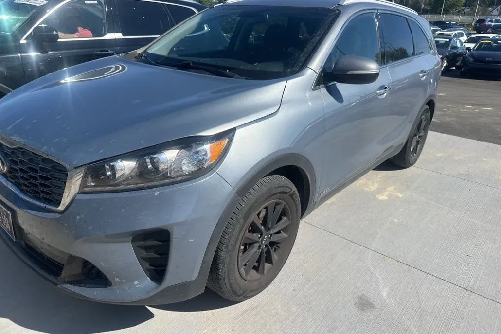 2020 Kia Sorento LX photo 1