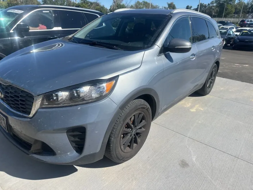 2020 Kia Sorento LX photo 1