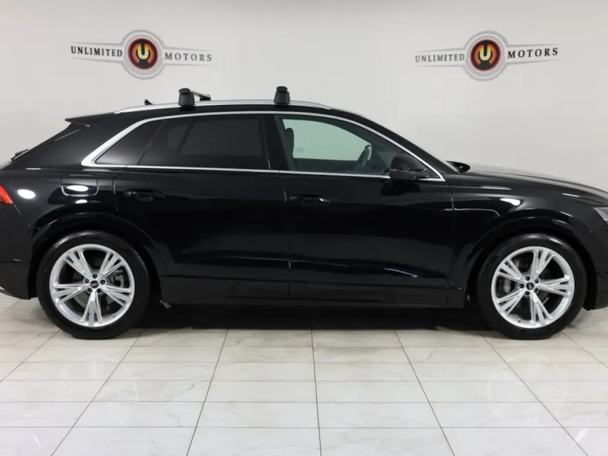 2023 Audi Q8 Prestige photo 1
