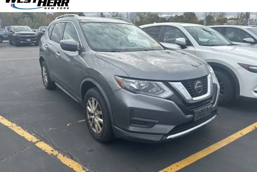 2020 Nissan Rogue SV photo 1