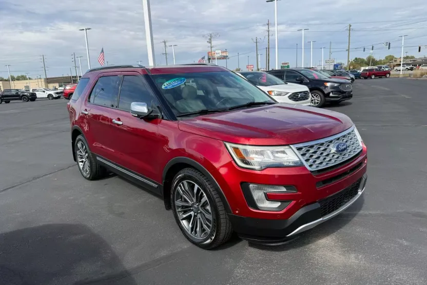 2017 Ford Explorer Platinum photo 1