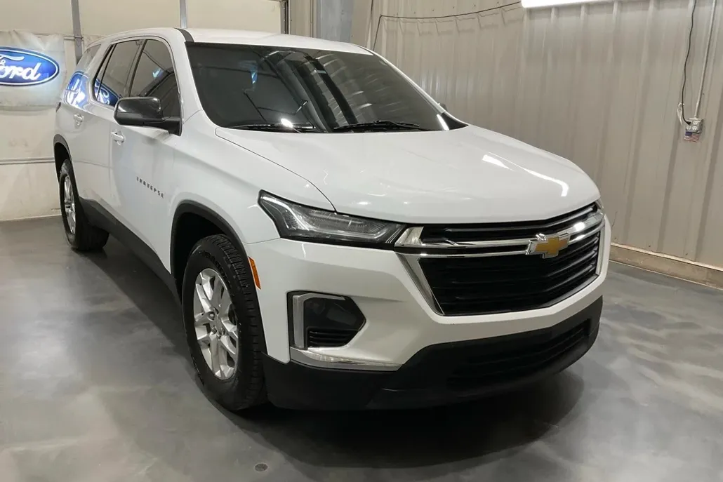 2022 Chevrolet Traverse LS photo 1