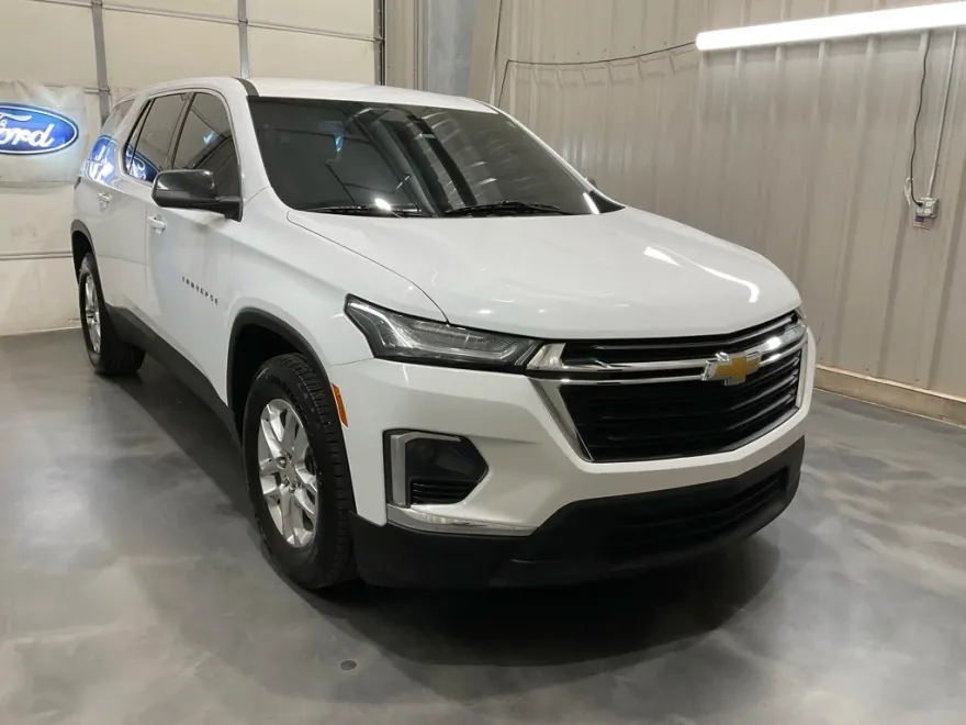 2022 Chevrolet Traverse LS photo 1