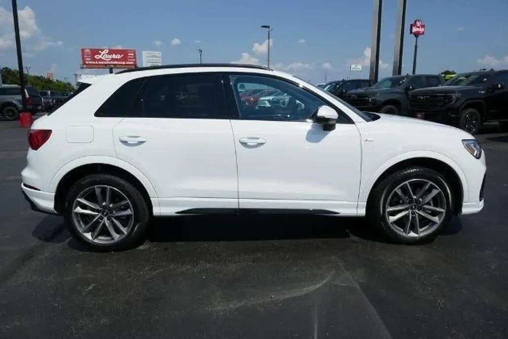 2022 Audi Q3 S line Premium Plus 45 TFSI photo 1