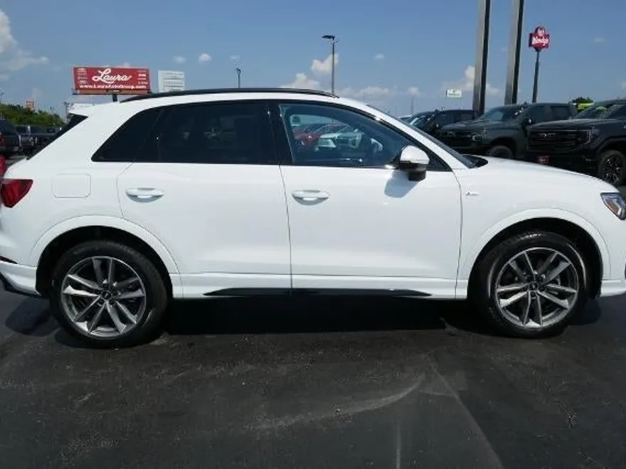 2022 Audi Q3 S line Premium Plus 45 TFSI photo 1