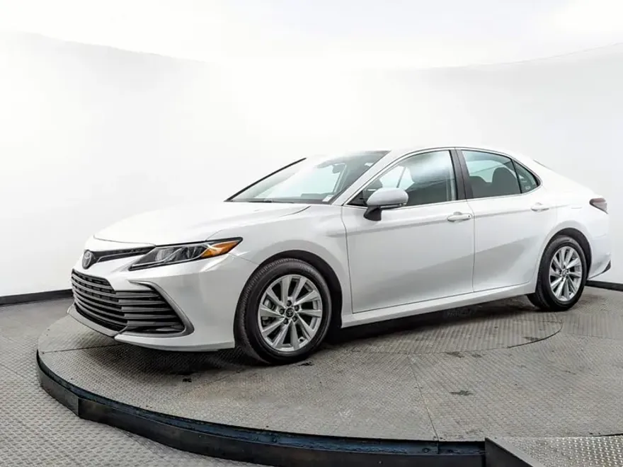 2024 Toyota Camry LE photo 1