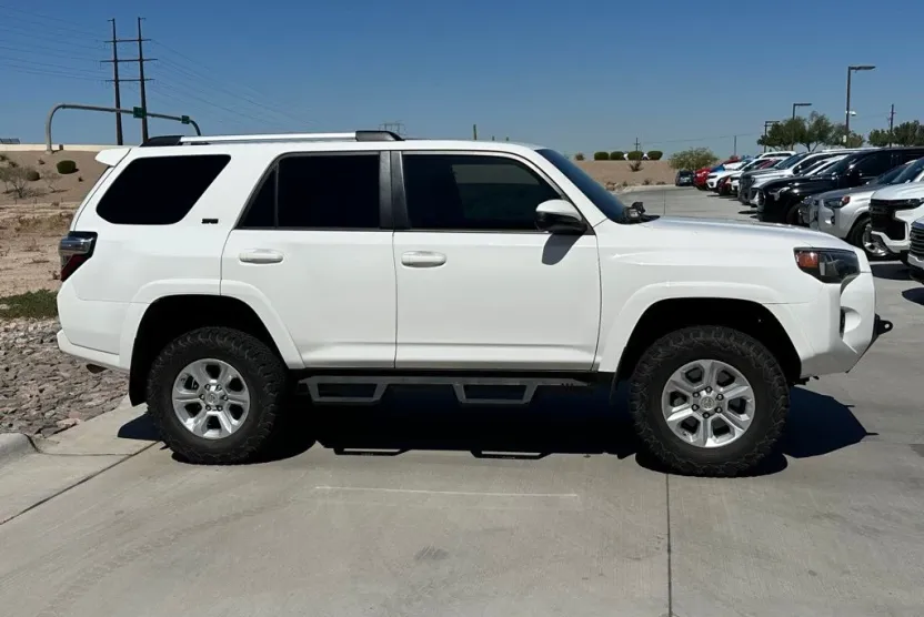 2019 Toyota 4Runner SR5 photo 1