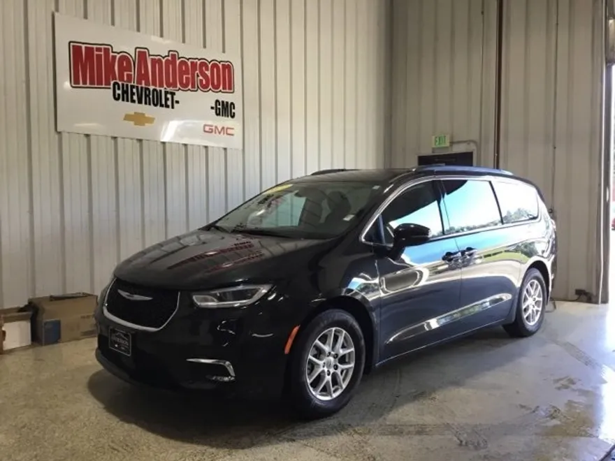 2022 Chrysler Pacifica Touring L photo 1