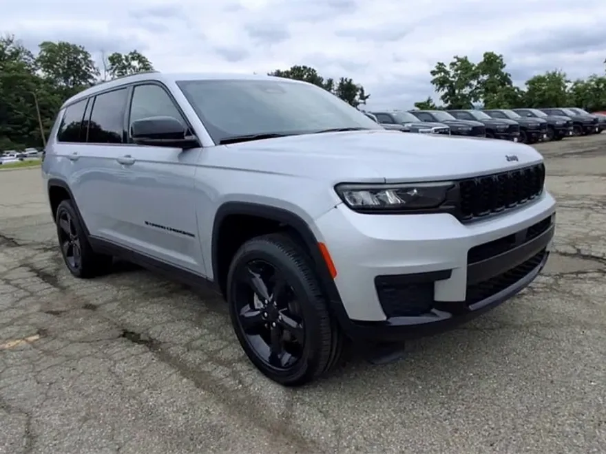 2022 Jeep Grand Cherokee Altitude photo 1