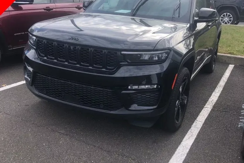 2024 Jeep Grand Cherokee Limited photo 1