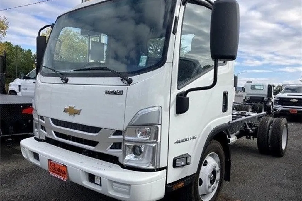 2024 Chevrolet Silverado 4500HD photo 1