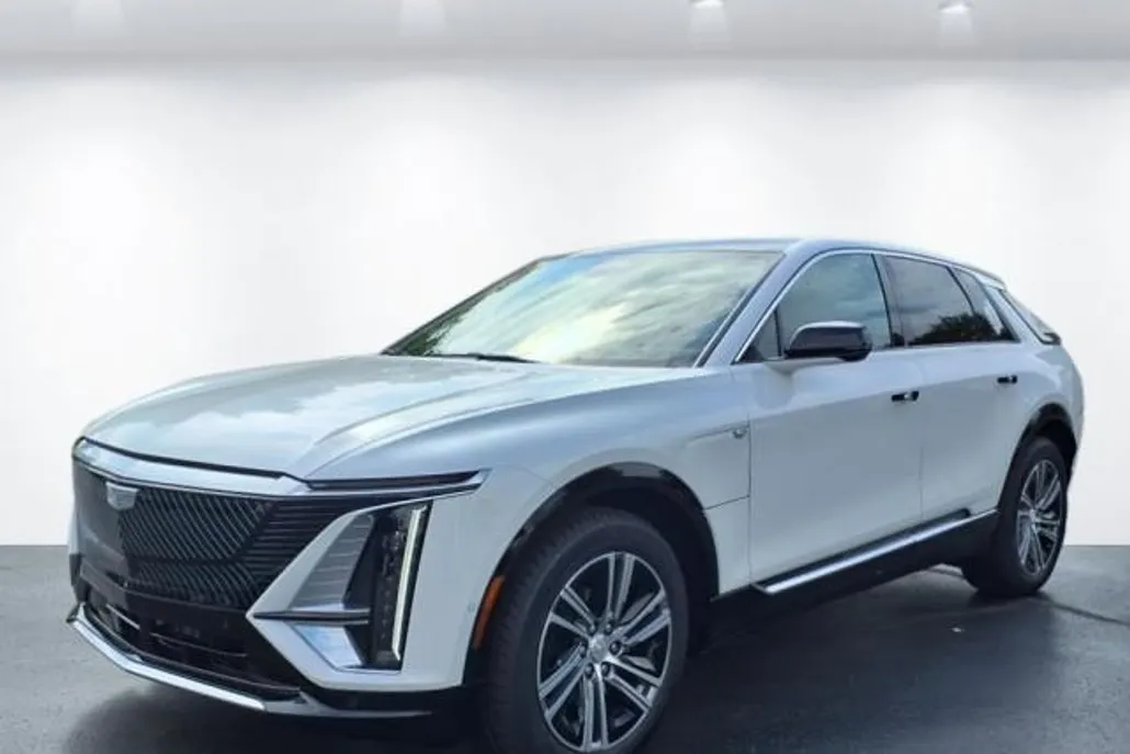 2025 Cadillac Lyriq Luxury photo 1