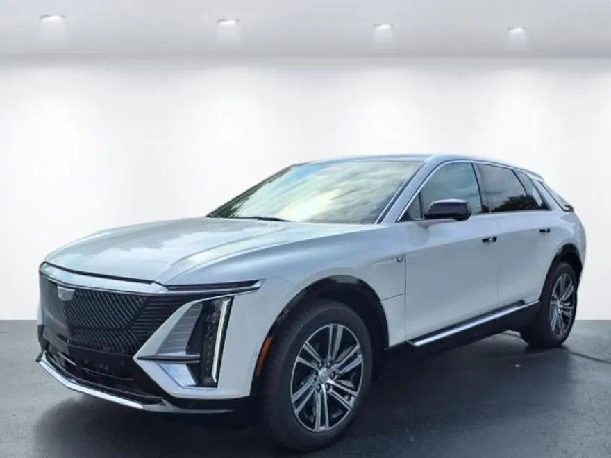 2025 Cadillac Lyriq Luxury photo 1