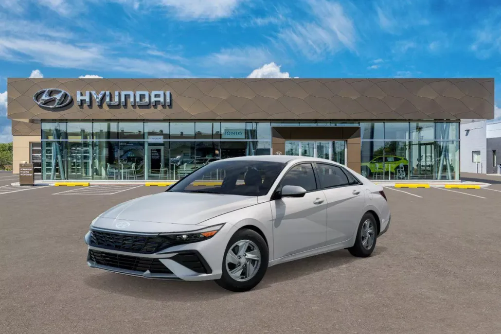 2025 Hyundai Elantra SE photo 1