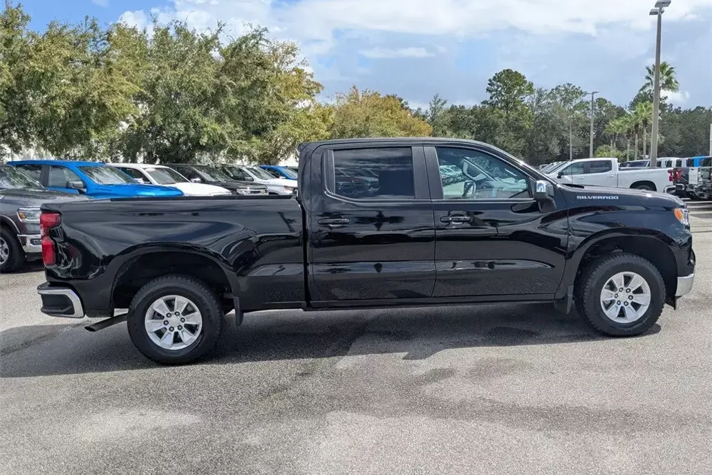 2024 Chevrolet Silverado 1500 LT photo 1