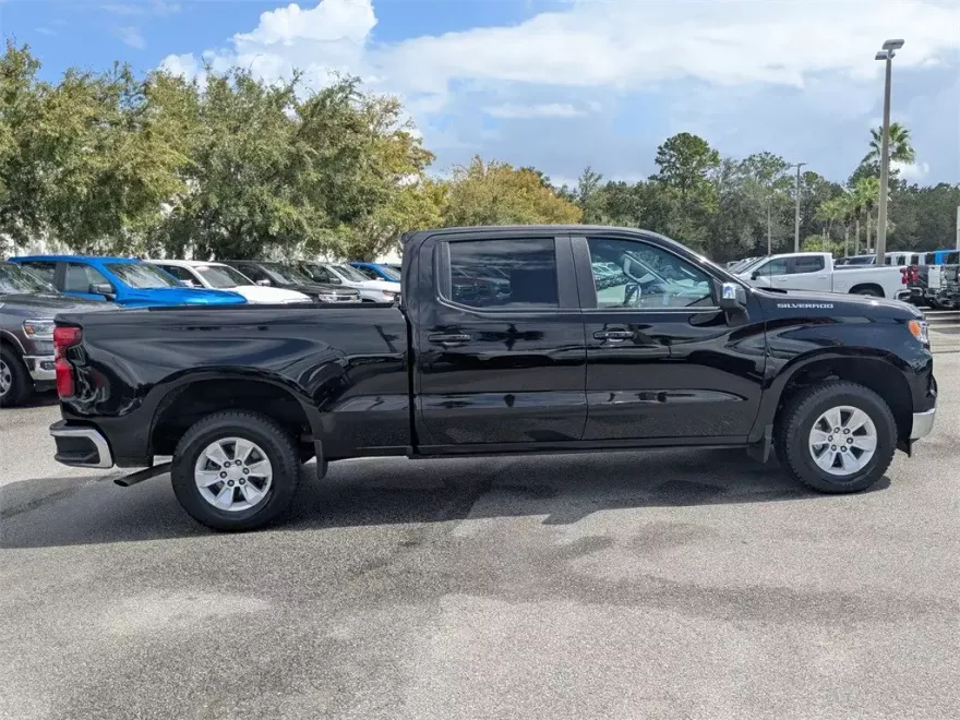 2024 Chevrolet Silverado 1500 LT photo 1