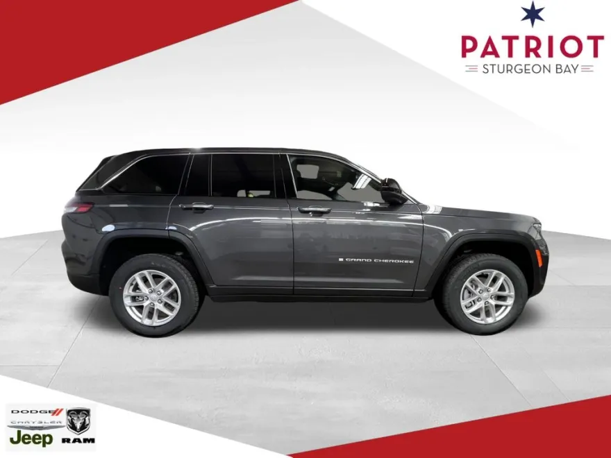 2025 Jeep Grand Cherokee Laredo photo 1