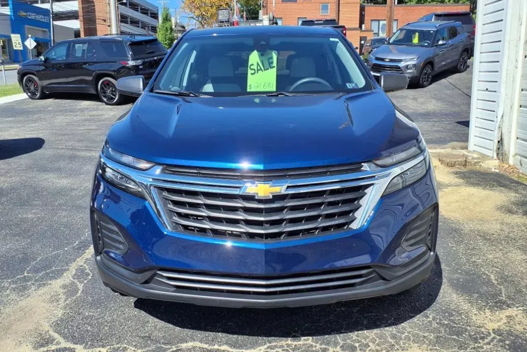 2023 Chevrolet Equinox LS photo 1