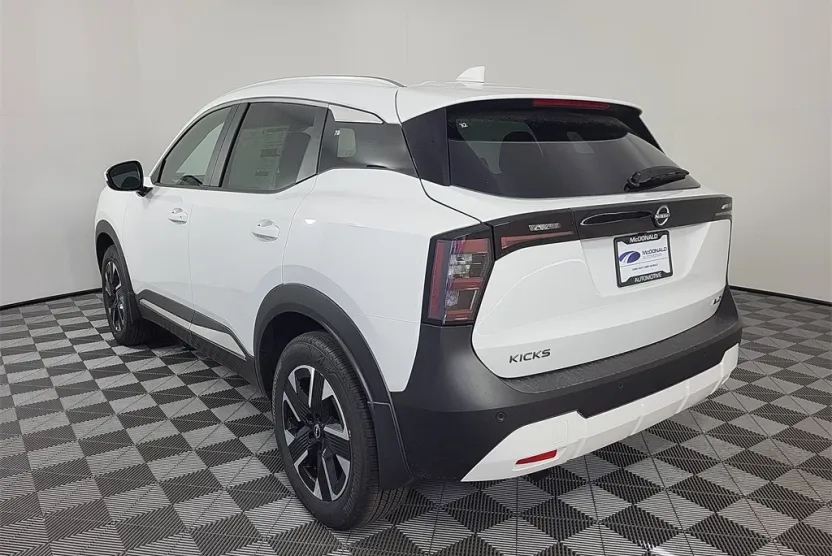 2025 Nissan Kicks SV photo 1