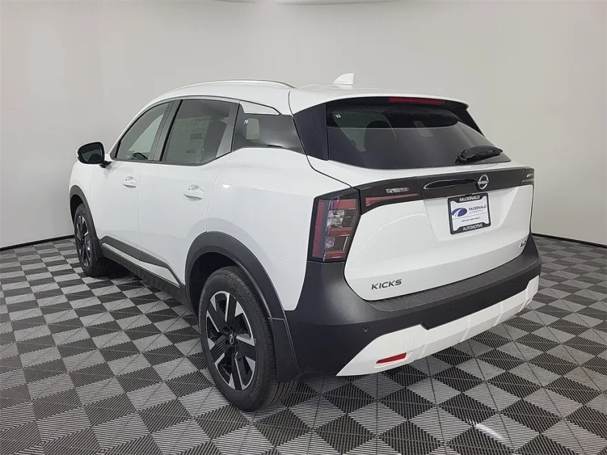 2025 Nissan Kicks SV photo 1