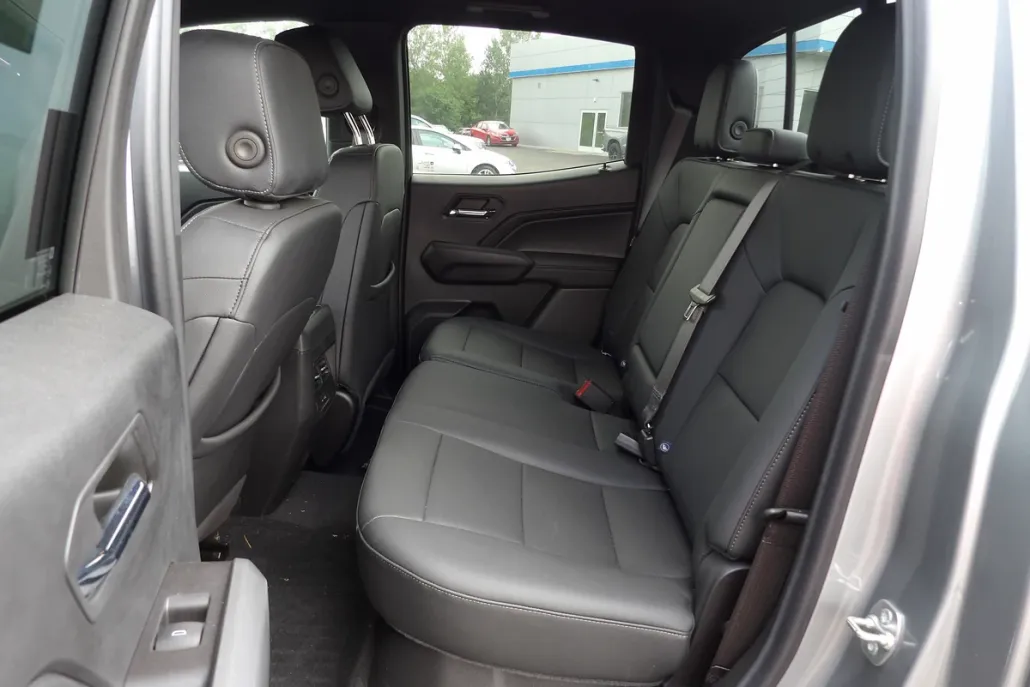 2024 Chevrolet Colorado LT photo 1