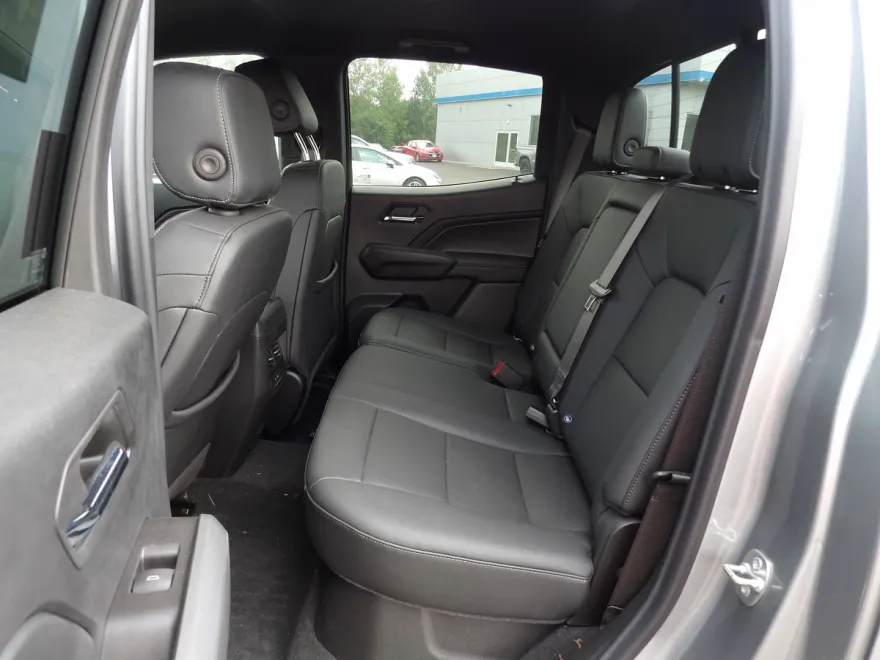 2024 Chevrolet Colorado LT photo 1