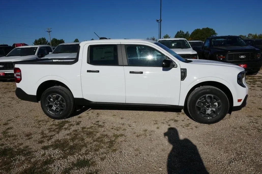 2025 Ford Maverick XLT photo 1