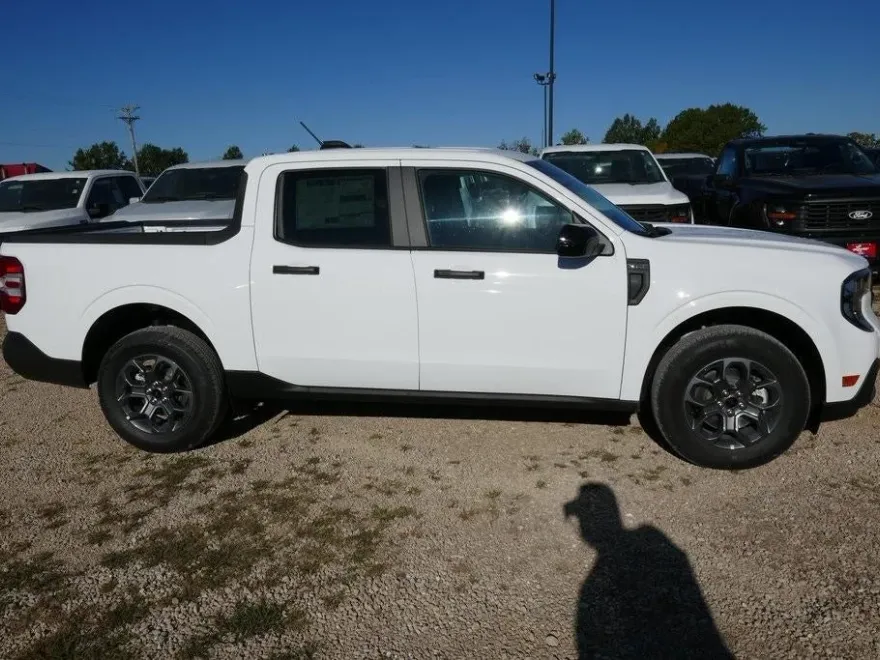 2025 Ford Maverick XLT photo 1