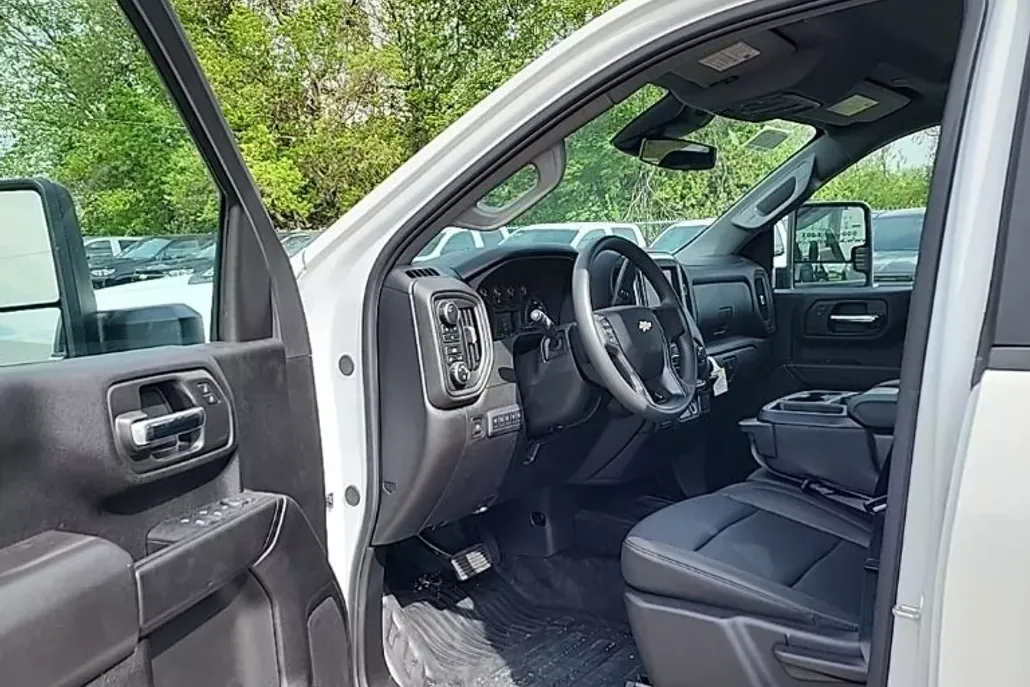 2024 Chevrolet Silverado 2500HD photo 1