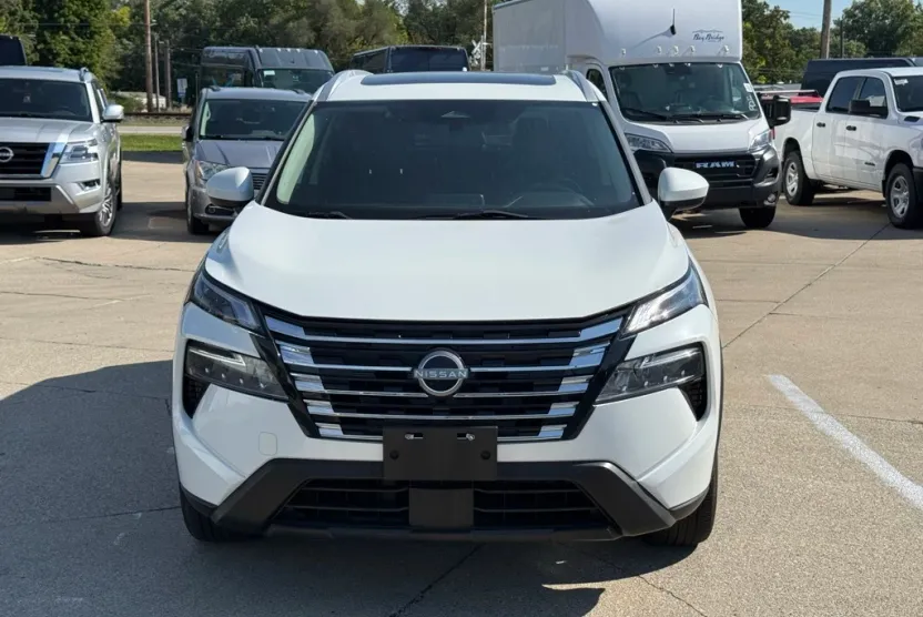 2024 Nissan Rogue SV photo 1