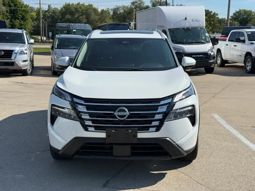 2024 Nissan Rogue SV photo 1