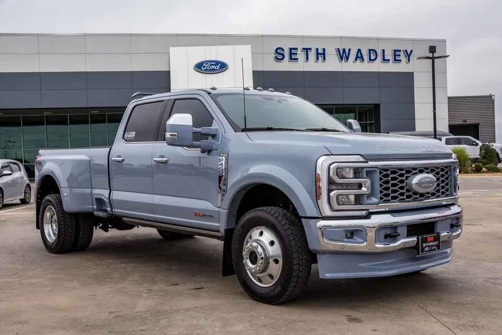 2025 Ford F-450 photo 1