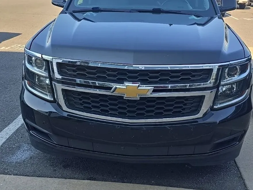 2018 Chevrolet Suburban LT photo 1
