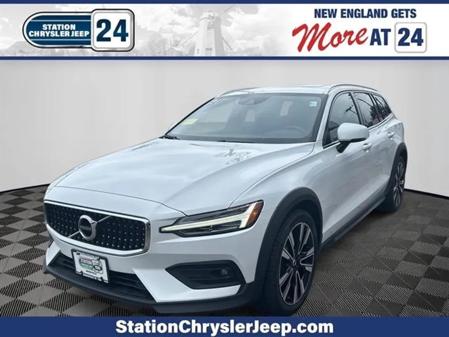 2021 Volvo V60 Cross Country T5 photo 1